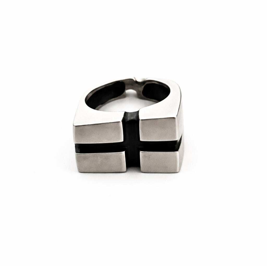 CRUZ. Oxidised and satin-finished sterling silver